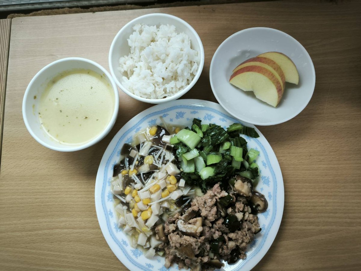 香菇肉燥/什錦燴三菇/玉米濃湯/胚芽米飯/時蔬青菜/季節水果