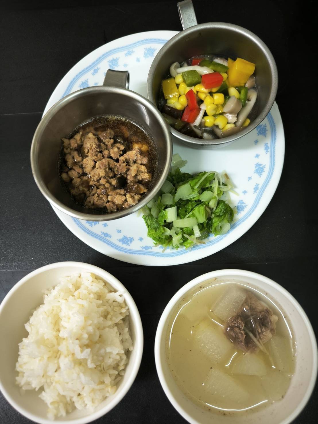 瓜仔肉/甜椒菇菇丁/胚芽米飯/時蔬青菜/冬瓜排骨湯/季節水果