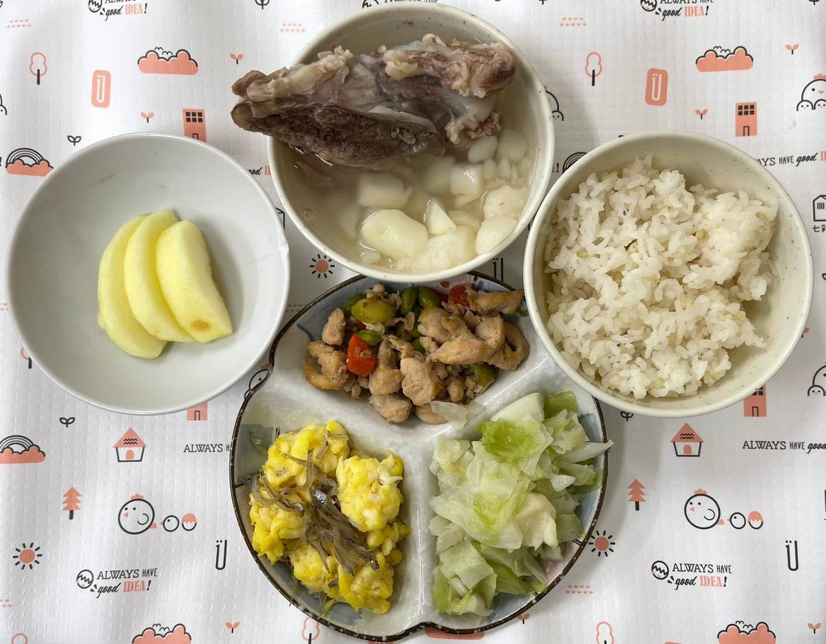 豆瓣雞肉/小魚豆干/馬鈴薯排骨湯/胚芽米飯/時蔬青菜/季節水果