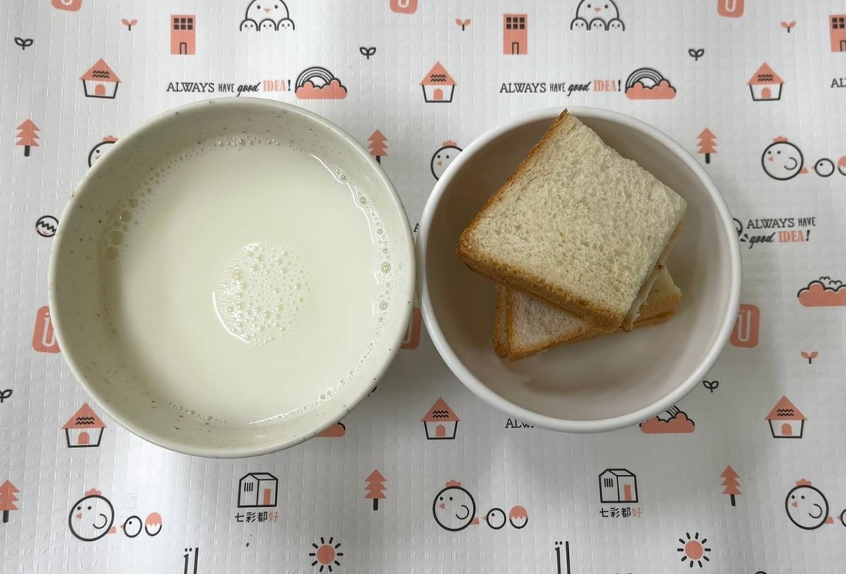 草莓吐司/牛奶