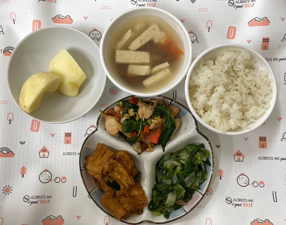 三杯雞/滷豆包/酸辣湯/胚芽米飯/時蔬青菜/季節水果