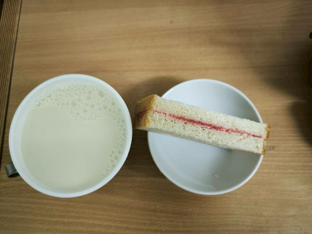 草莓吐司/豆漿