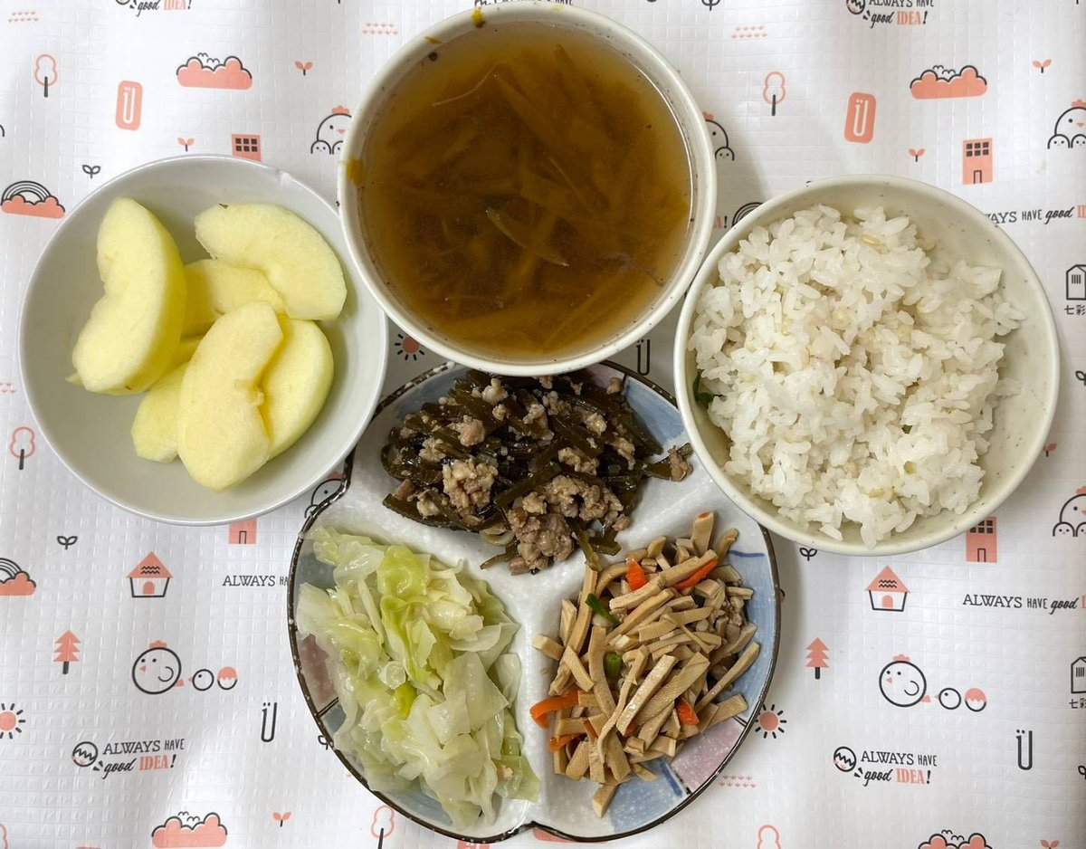 海帶燒肉/芹菜干絲/金針排骨湯/時蔬青菜/胚芽米飯/季節水果