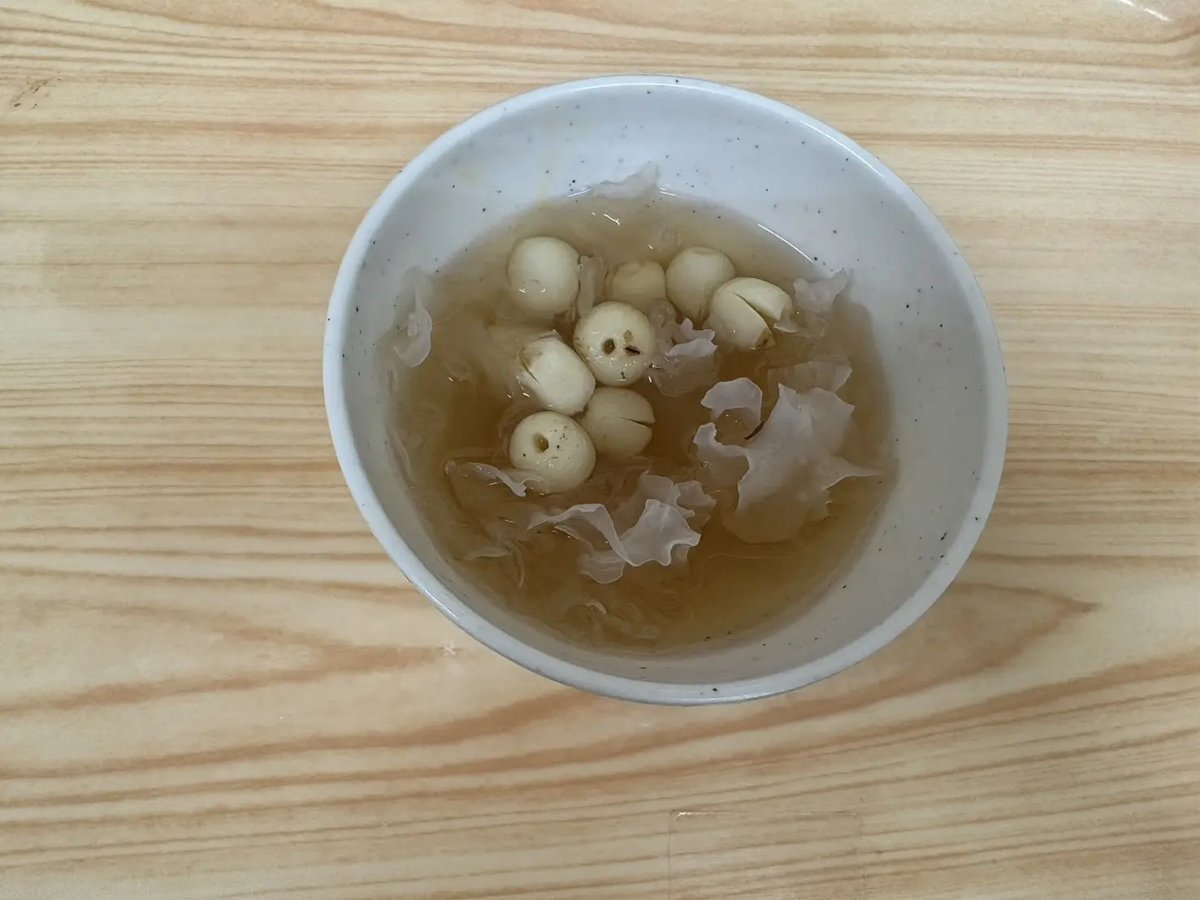 銀耳蓮子湯
