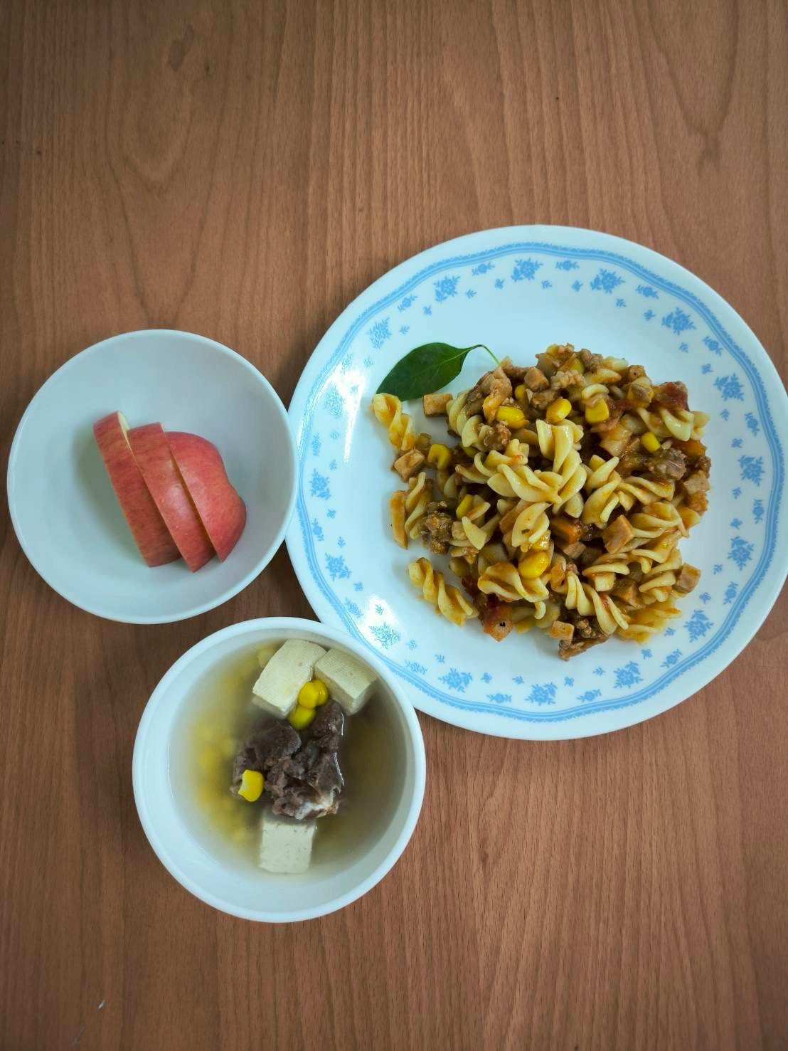 番茄義大利肉醬麵/玉米排骨湯/季節水果
