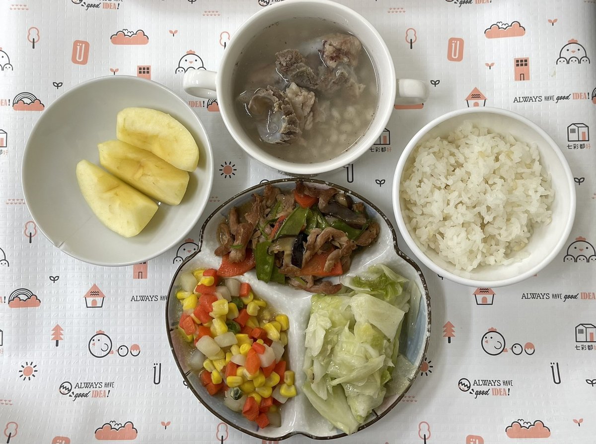 什錦小炒/玉米三色/薏仁排骨湯/胚芽米飯/時蔬青菜/季節水果